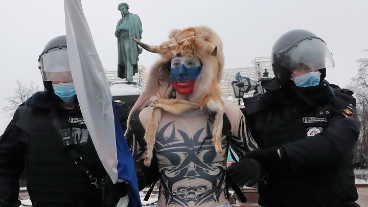 Перепутал Навального с Суворовым: Полицейский предал сослуживцев, потому что плохо учился