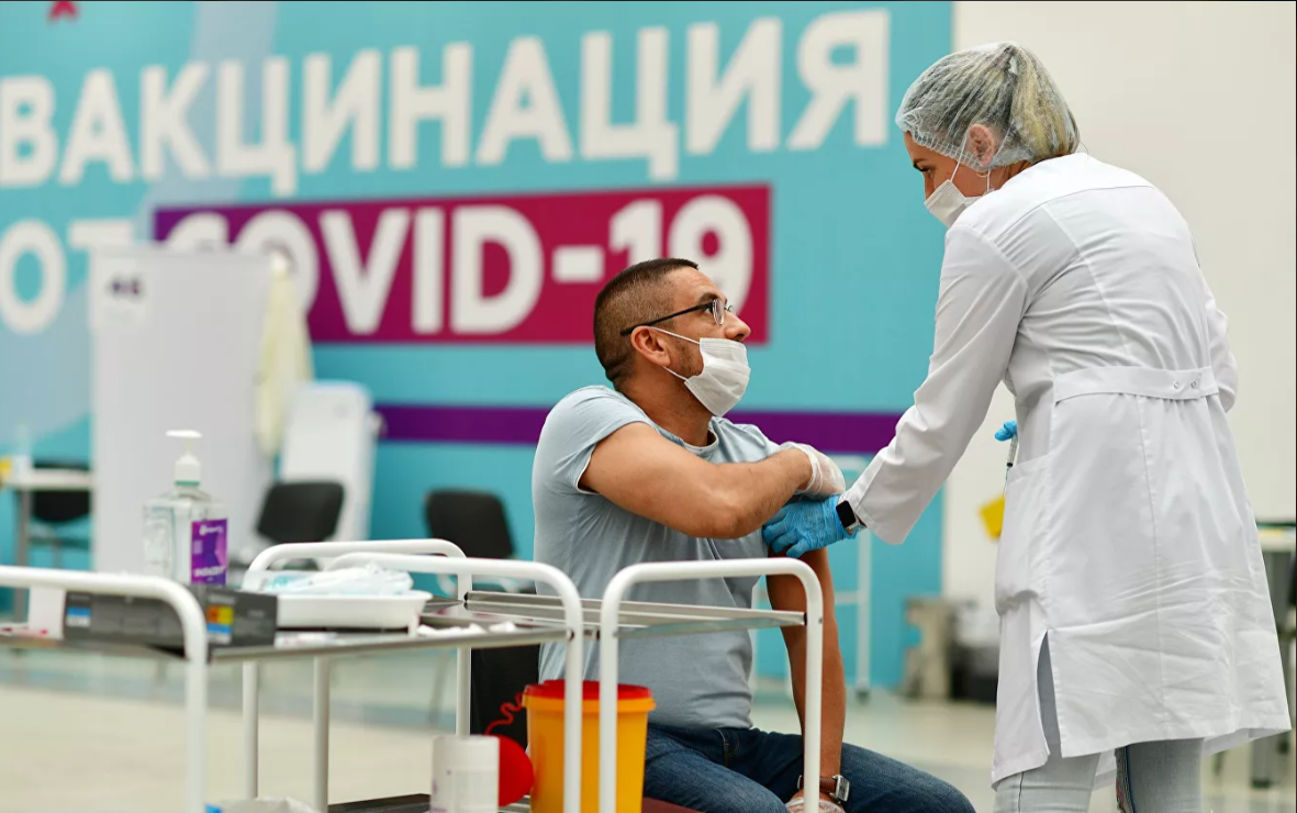 В России предпринимателей призвали выплачивать сотрудникам премии за вакцинацию
