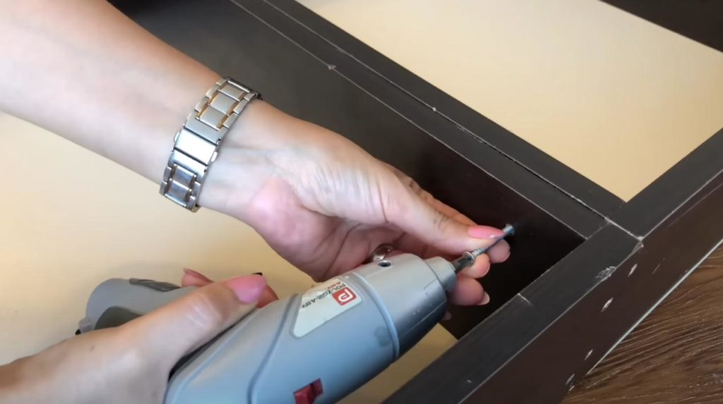 Как сделать письменный стол из старых мебельных ящиков