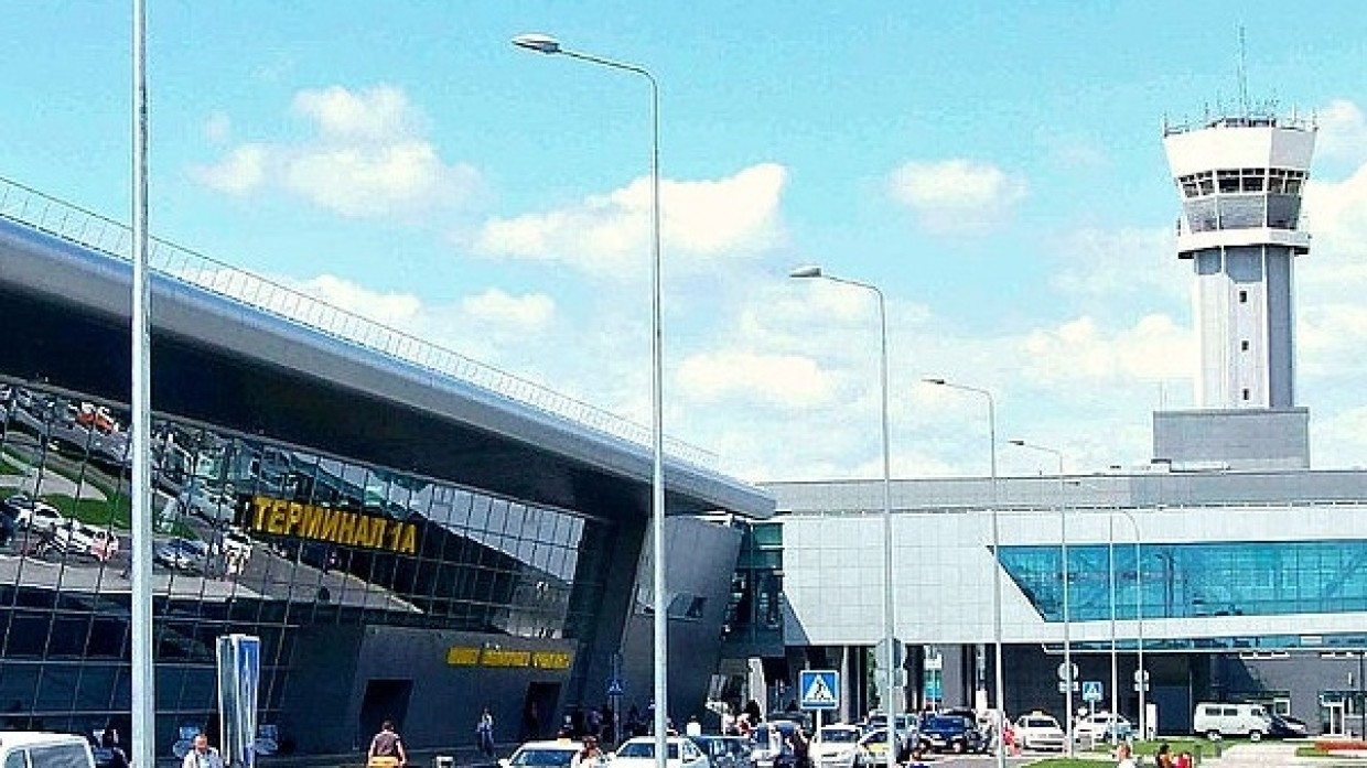 Авиалайнер рейса Екатеринбург — Москва экстренно приземлился в Казани