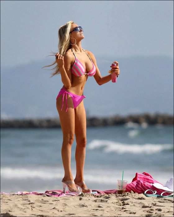 Симпатичные девушки загорают Симпатичные девушки загорают позитив