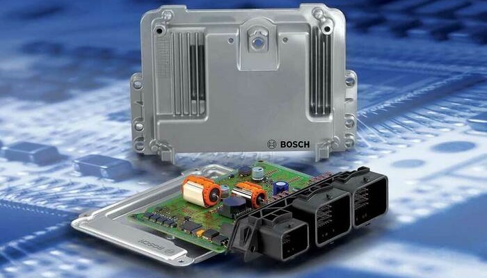 Электронный блок управления двигателя/ Фото: avto.pro