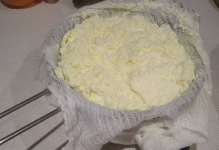 Как приготовить сыр сулугуни дома. Натуральный, вкусный, сыр из трех ингредиентов. Простой способ добавить, можно, которые, продуктов, любой, сделать, крупные, минутыДолжны, образоваться, застелить, хлопьяГаз, выключитьДуршлаг, марлей, сложенной, несколько, слоевВыложить, помешивая, Сулугуни, постоянно, варить