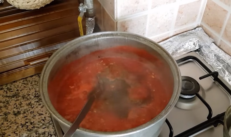 Острый томатный соус на зиму 