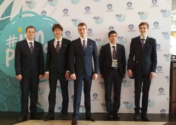 Российские школьники завоевали 5 золотых медалей на Международной олимпиаде по физике Россия, школа, умные люди, олимпиада, физика, IPHO2017, длиннопост