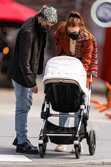 Редкий выход: Джиджи Хадид и Зейн Малик на прогулке с дочерью в Нью-Йорке Звезды,Звездные пары