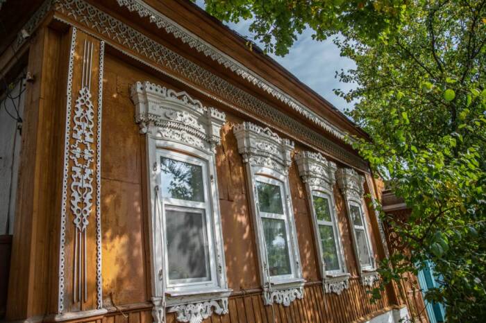 Почему город Злынка под Брянском называют «кружевным» и какими узорами украшены его дома архитектура,дома,зодчество,резьба