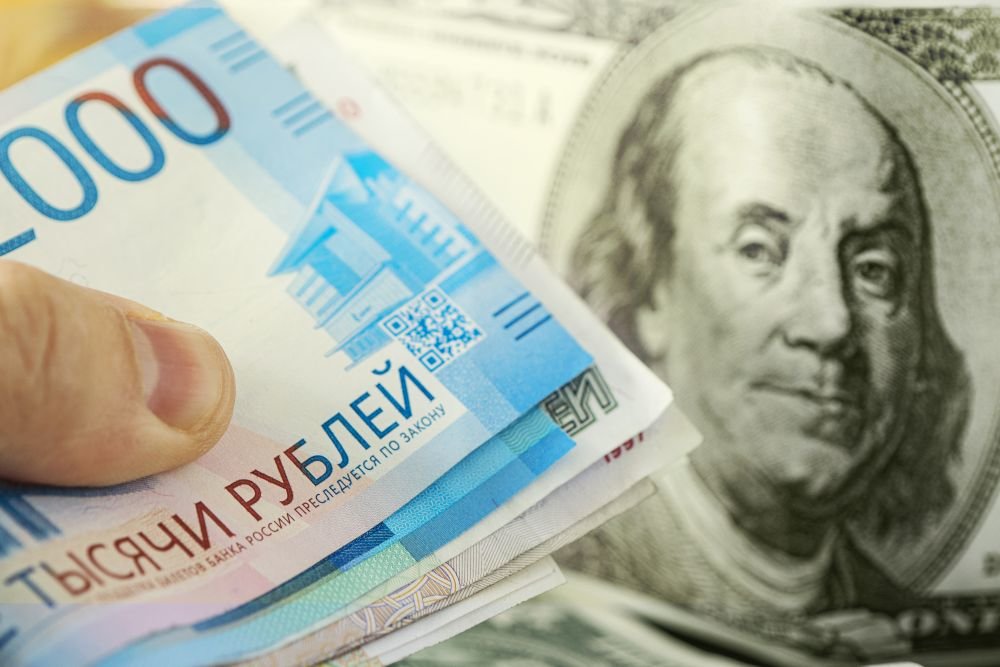 Первая неделя августа прервет рост рубля, сентябрь будет не легче