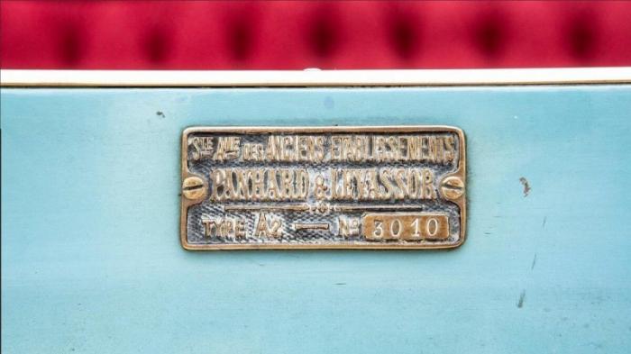 Один из первых автомобилей, выставлен на аукцион Один из первых автомобилей, выставлен на аукцион