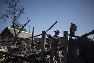 Дома в поселке Лозовое города Донецка, сгоревшие и поврежденные в результате обстрела украинскими силовиками