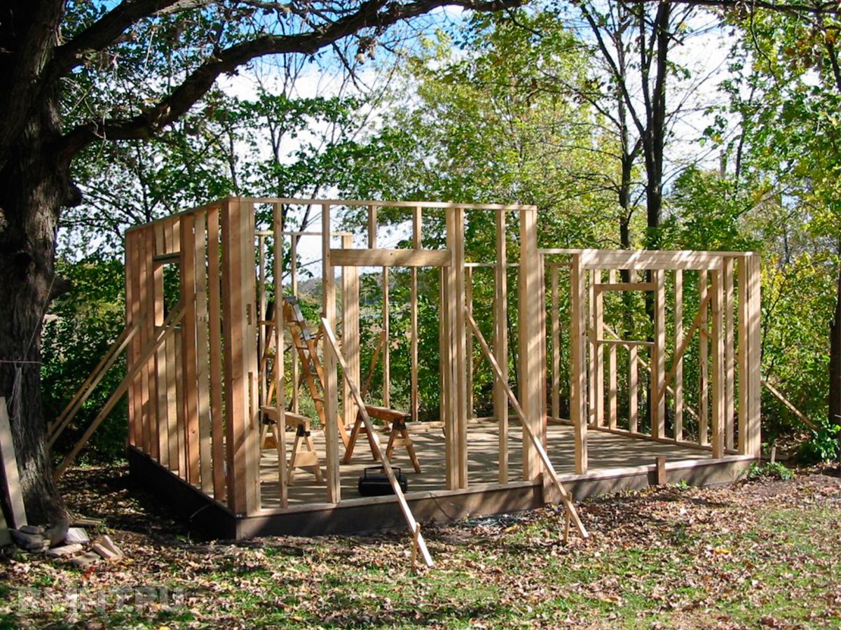 Как построить деревянный сарай своими руками