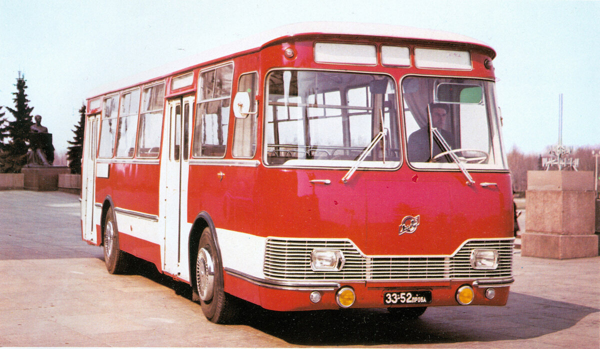 ЛиАЗЛиАЗ-677Э – «Луноход» на экспорт: чем они отличался от обычного авто,авто и мото,водителю на заметку,история,машины,прошлый век,Россия,СССР,тюнинг