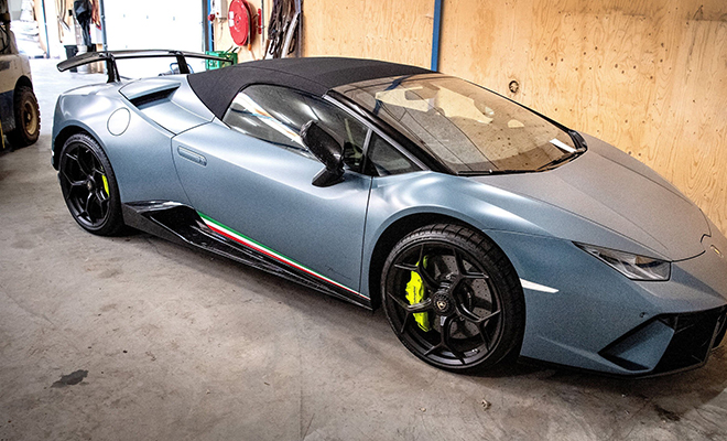 Парень решил похвастать Lamborghini и превысил скорость вдвое. Он не ожидал, что по закону авто будет конфискован