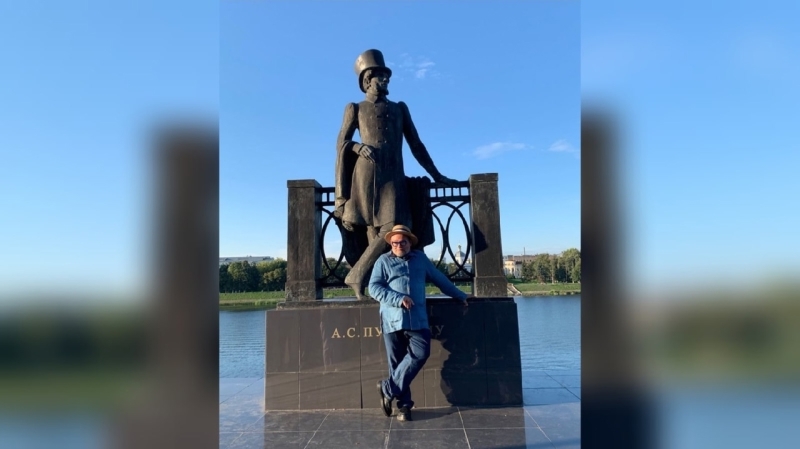 Историк моды Александр Васильев призвал снисходительно относиться к Наташе Королевой