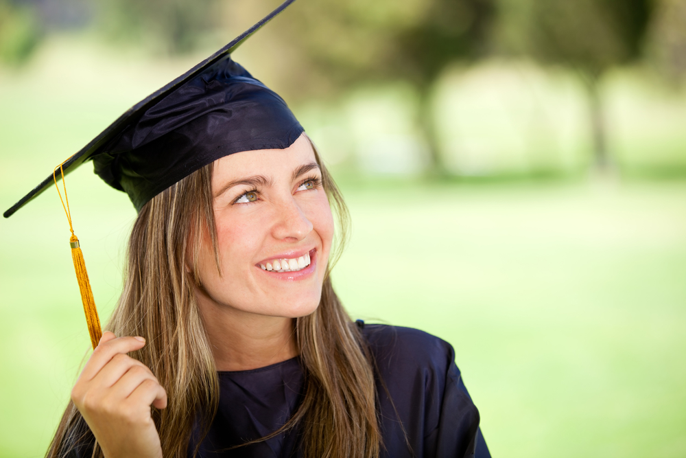 Student look. Образованная девушка. Шапочка студента. Девушка Магистр. Образованные девушки.