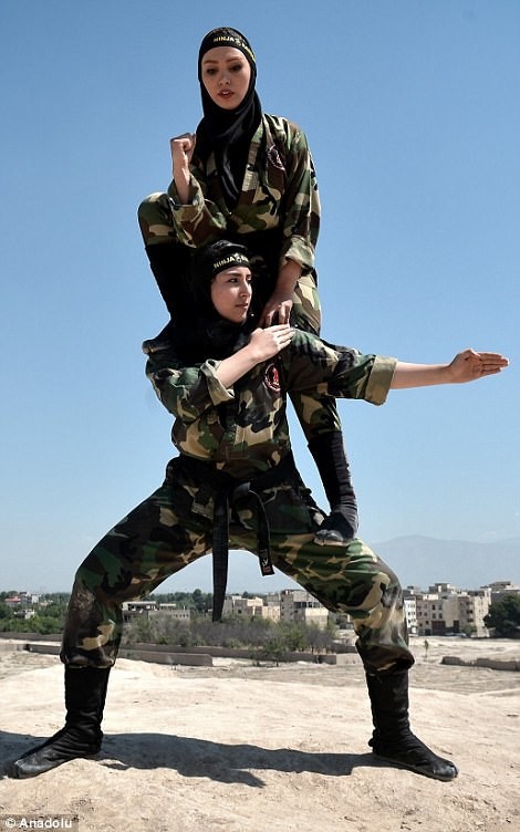 Иранские женщины-ниндзя - смертельное оружие, от которого не спастись армия, воины, женщины, иран, ниндзя, служба, смертельное оружие, суровая работа