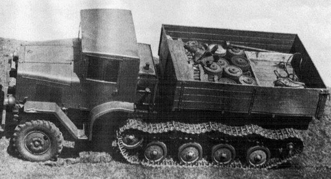 Колёса, гусеницы и два мотора: забытые советские экспериментальные тягачи АТ Автомобили