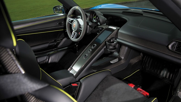 Багажник Porsche 918 Spyder Weissach.