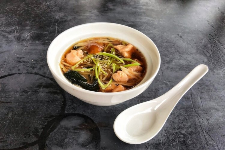 Мисо-суп с удоном и морепродуктами