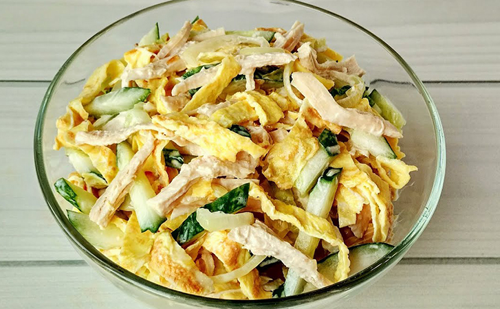 Вкусный салат из курицы на ужин. Его можно есть на ночь и не бояться набрать вес