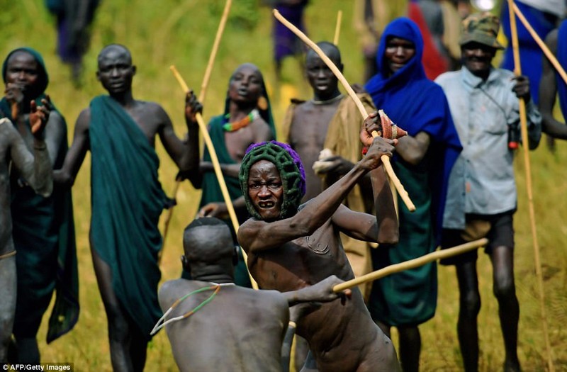 Племя членовредителей: шипы, шрамы и кровь африка, племена, экзотика