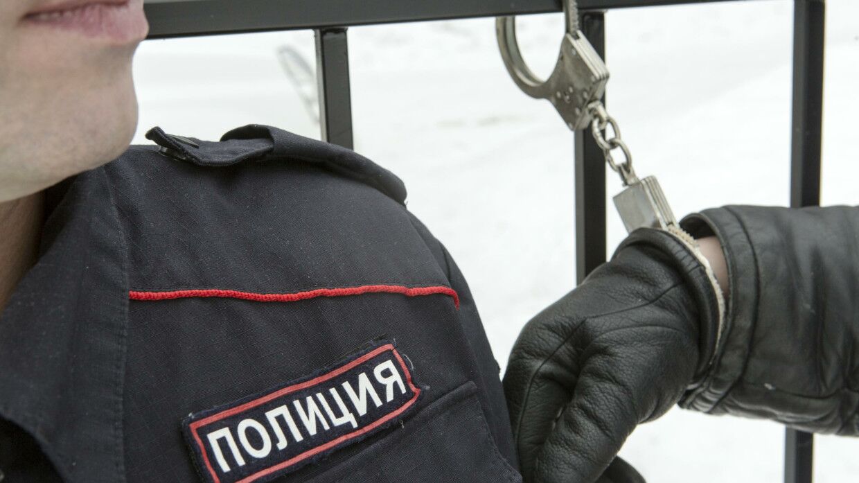 Петербургского полицейского задержали за вымогательство 1,5 млн рублей