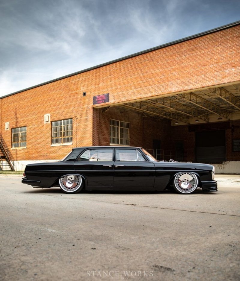 Американцы превратили классический Mercedes-Benz в безумный кастом Американцы превратили классический Mercedes-Benz в безумный кастом авто,автомобиль,автоновости,НОВОСТИ,тюнинг