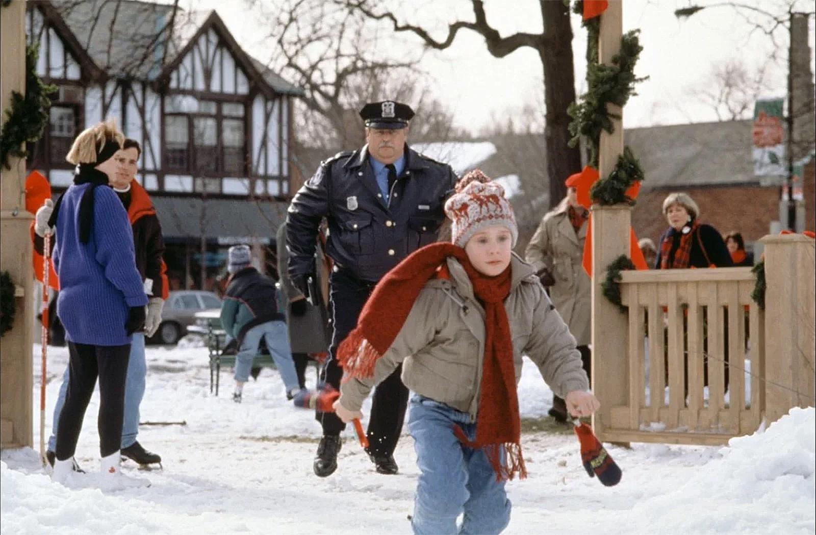 Home alone 1. Один дома 1990 Кевин. Кевин из один дома кадры. Один дома кадры из фильма 1990. Один дома 1 кадры из фильма.