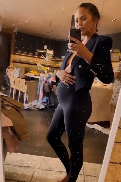 Крисси Тейген раскрыла пол будущего ребенка Крисси Тейген раскрыла пол будущего ребенка Звездные дети