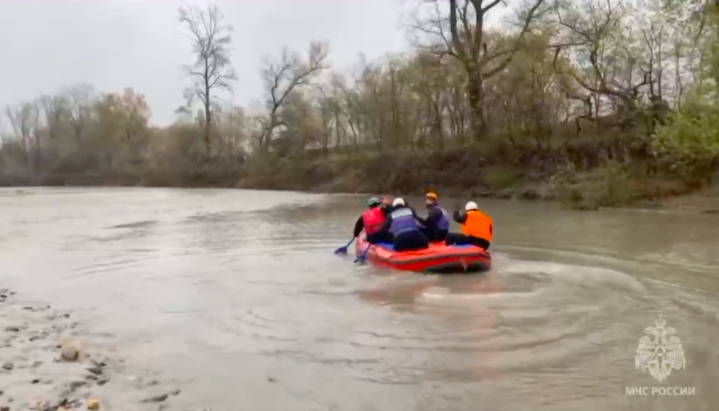 действия водителя при падении автомобиля в воду