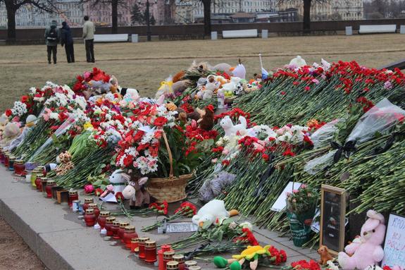 Депутаты Петербурга почтили память погибших во время теракта в «Крокусе»