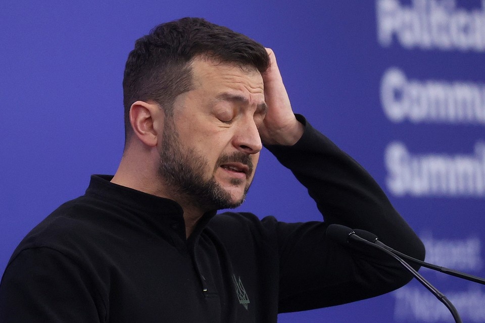    Главным предлогом Зеленского для отмены выборов стало утверждение, что Украина находится в состоянии войны. Но тут загвоздка - официально Киев никому войну так и не объявил REUTERS