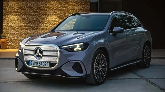 Mercedes-Benz показал первый тизер электрического седана C-класса