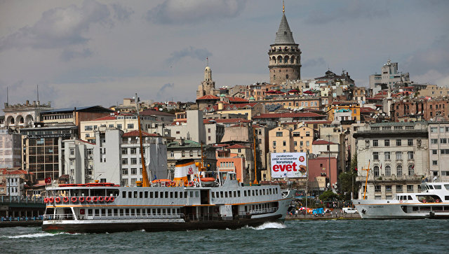 Вид на Стамбул через пролив Босфор. Архивное фото