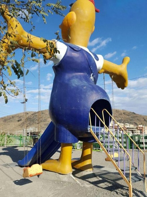 Неуместный и сомнительный дизайн детских игровых площадок 