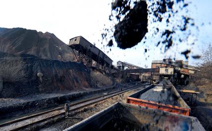 На фото: с 1 ноября Россия прекращает поставки энергетического угля на Украину