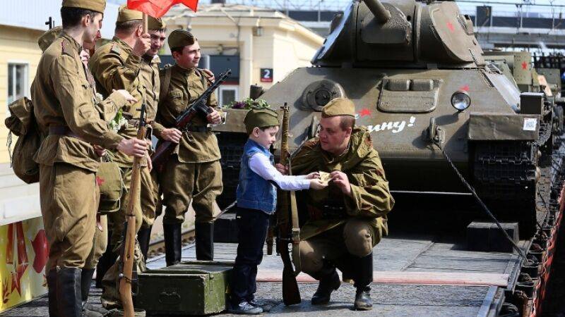 Президент Латвии ужесточит закон о запрете на ношение советской формы