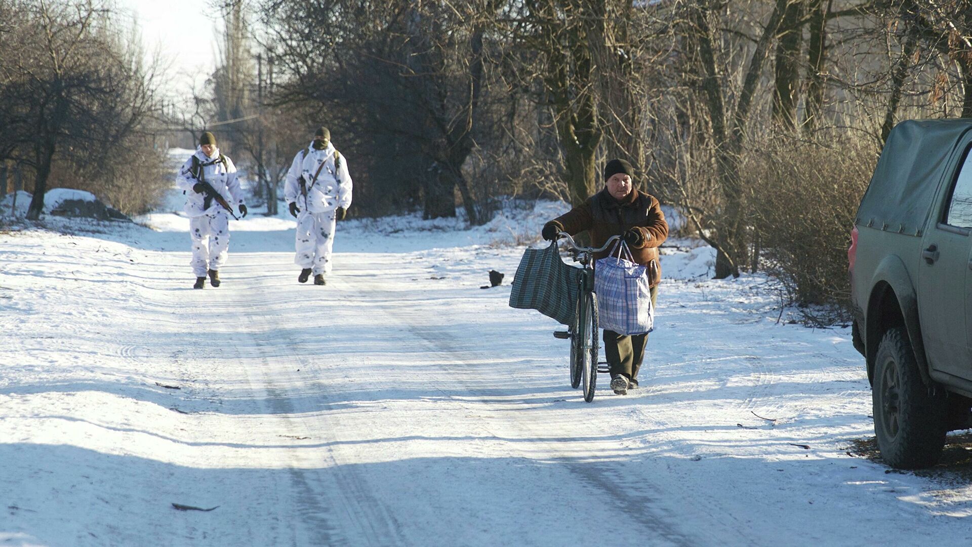 Украинские военнослужащие на линии соприкосновения в Донецкой области - РИА Новости, 1920, 29.01.2022