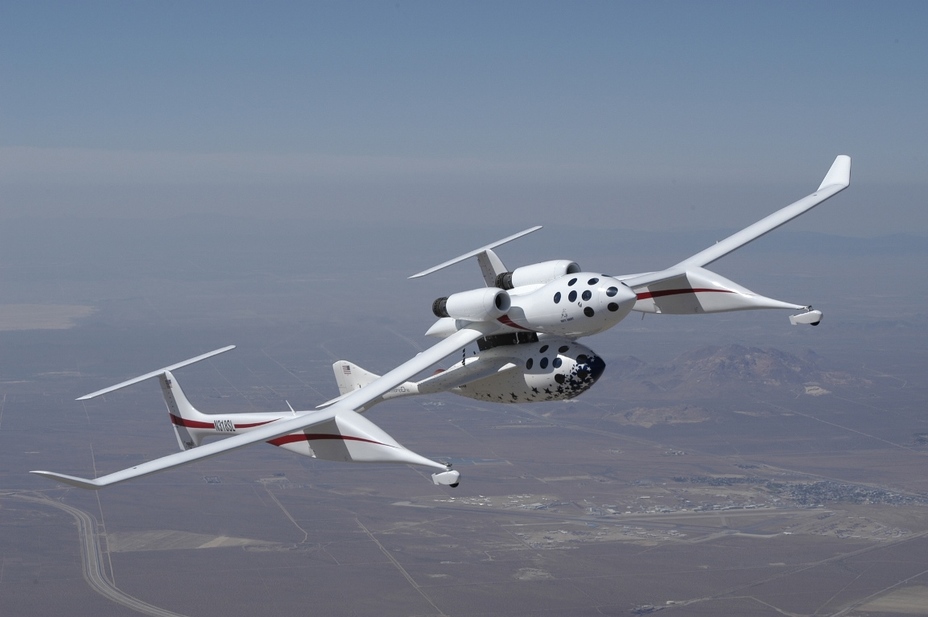 ​Туристический ракетоплан «SpaceShipOne» на самолёте-носителе «White Knight»; 2004 год. Smithsonian/NASM interestingengineering.com - Туристом на орбиту | Warspot.ru