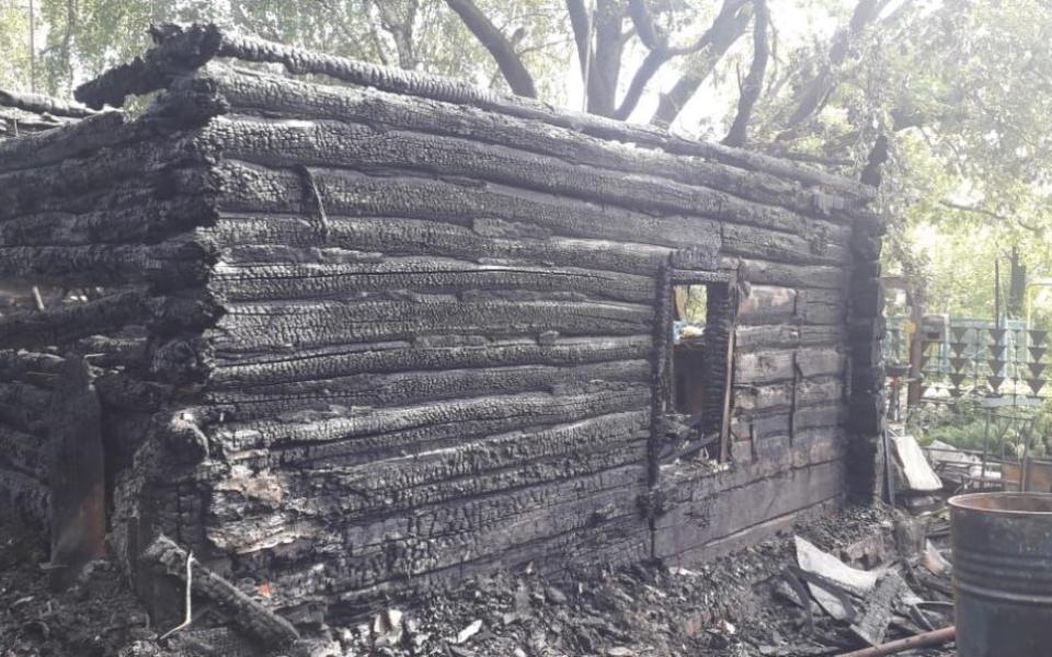 В Ряжске в страшном пожаре сгорел сарай и жилой дом