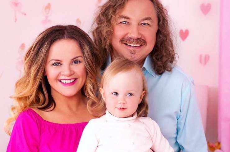 “Зачем он только ее выбрал”: поклонники раскритиковали супругу Николаева за ее внешний вид “Зачем он только ее выбрал”: поклонники раскритиковали супругу Николаева за ее внешний вид звезда