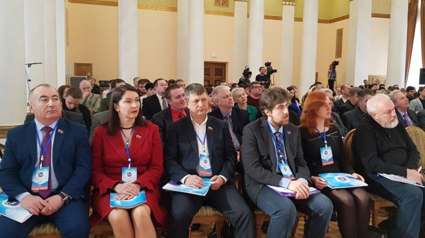 Гости из России, Белоруссии и ДНР приняли участие в международном форуме в Луганске