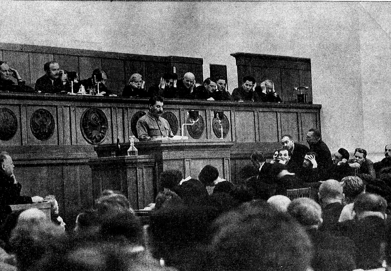 Сталин выступает с официальным Политическим отчётом ЦК1934 года. Фото © Wikipedia