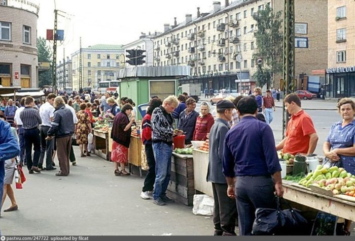 Центральный рынок Петрозаводска. На заднем плане виднеется какая-то вывеска на финском. история, факты, фото