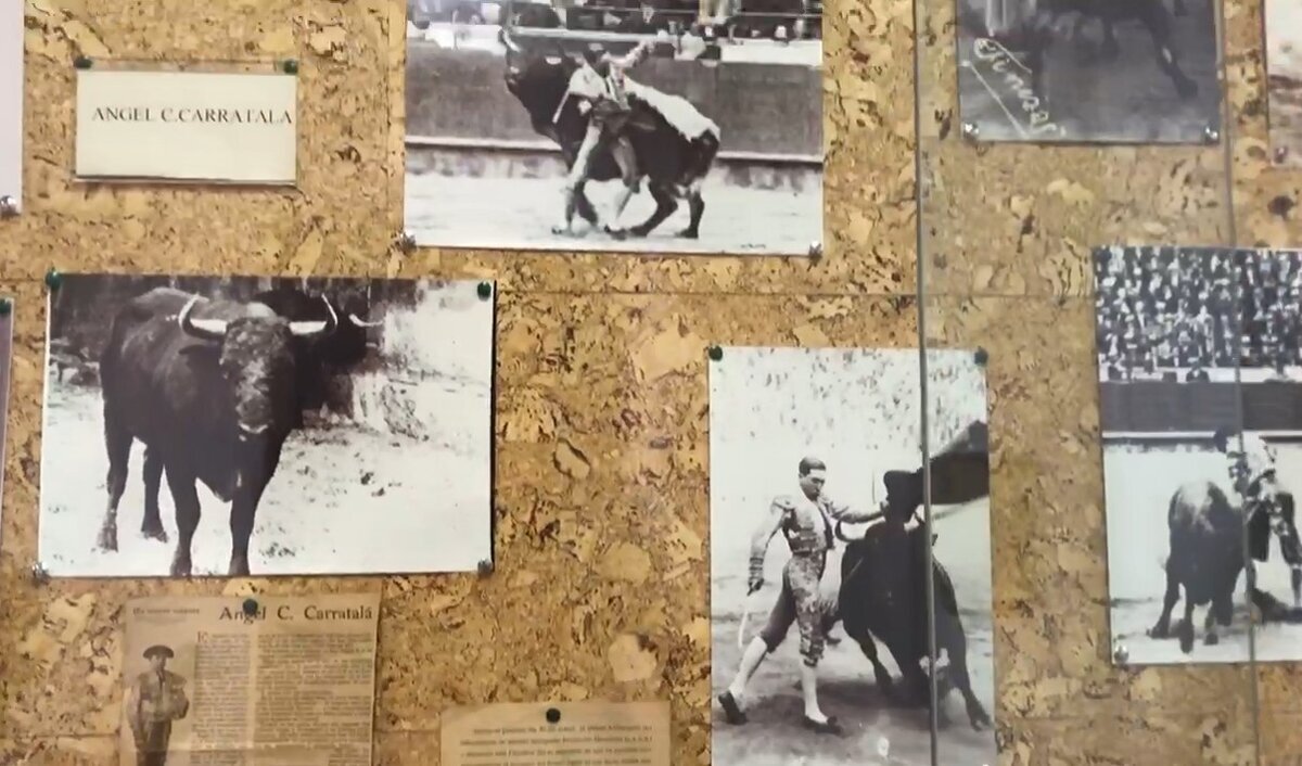В музеи корриды в Аликанте много фотографий «работы» знаменитых матадоров