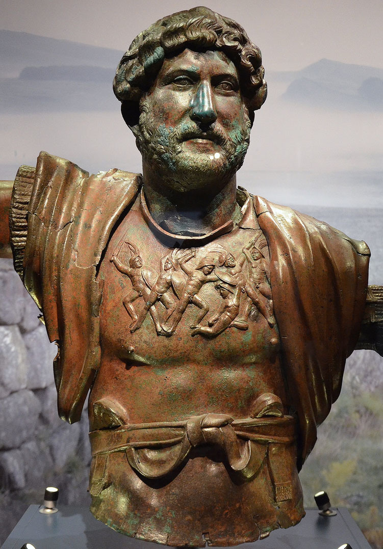 ​Бронзовая статуя Адриана, обнаруженная в Телль Шалеме (Израиль), в лагере VI Железного легиона - Война Диаспоры и восстание Бар-Кохбы | Warspot.ru