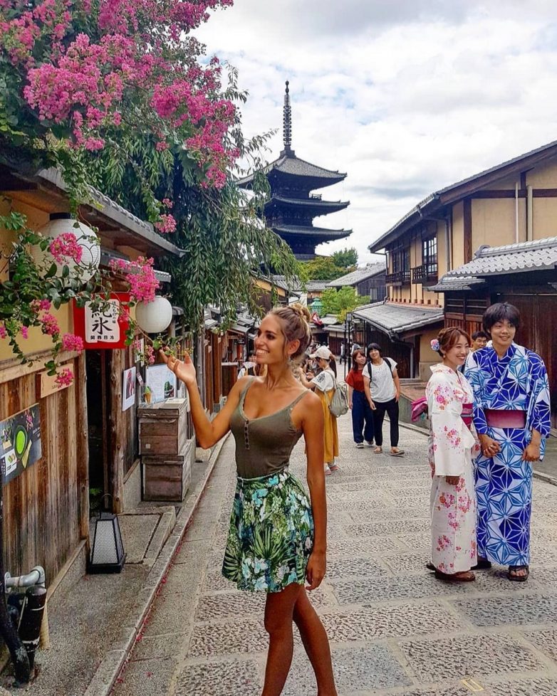 Пара из Аргентины путешествует по земному шару Пара из Аргентины путешествует по земному шару