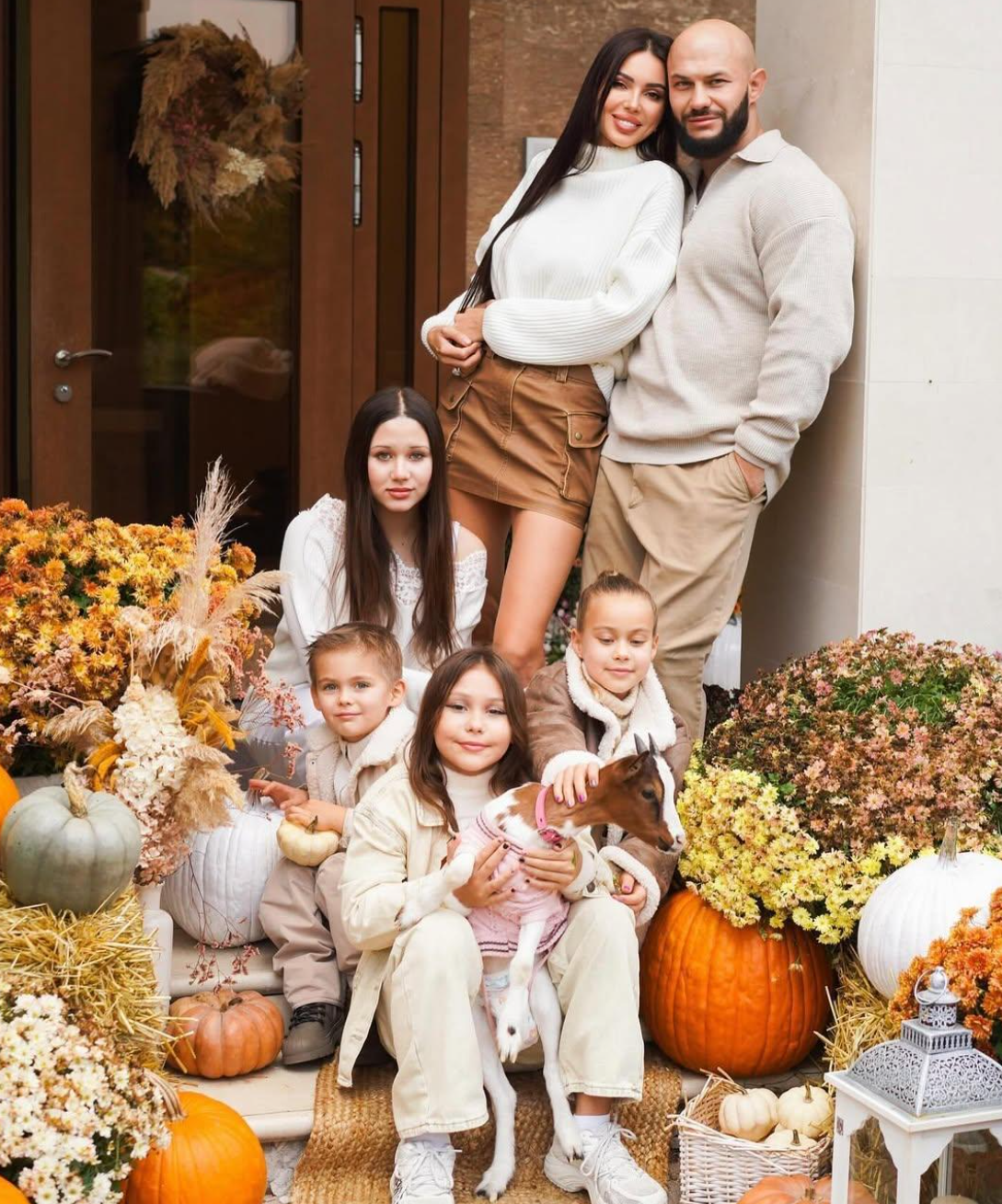 Родители Оксаны Самойловой впервые прокомментировали ее развод с Джиганом: «Он не контролирует себя» Самойлова, миллионов, Джиган, после, Оксана, чтобы, блогерша, разводе, реалитишоу, Оксаны, детей, время, очень, напал, кажется, Давида, заявление, Джиганом, «Быть, когда