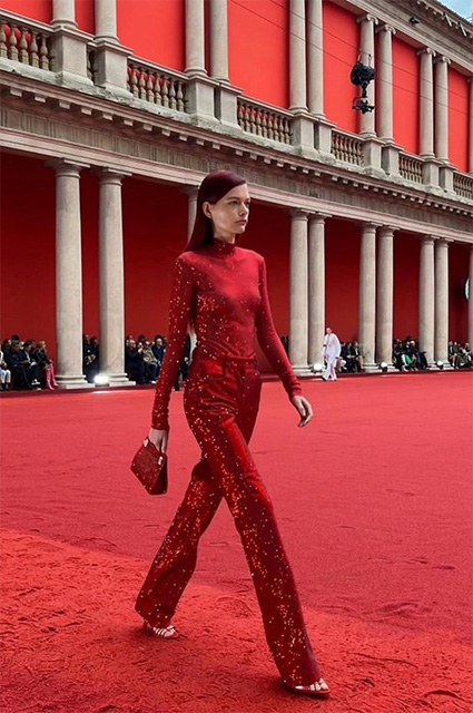 Красный цвет покорил Кейт Миддлтон и Неделю моды: 8 вещей, которые можно носить прямо сейчас Новости моды