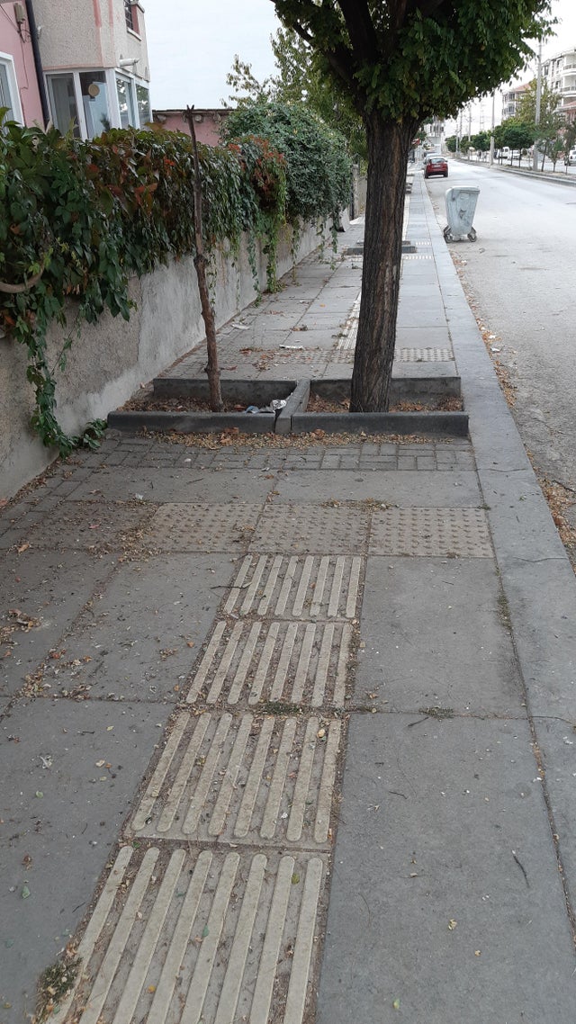 Чудовищные примеры городского дизайна из разных уголков планеты Чудовищные примеры городского дизайна из разных уголков планеты городской дизайн,маразм,юмор